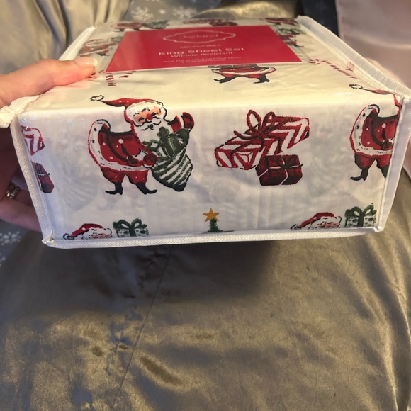 NWT CHRISTMAS 🤶 Santa clause king sheets. - Picture 7 of 10